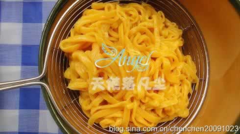 笑脸南瓜炸酱面的做法