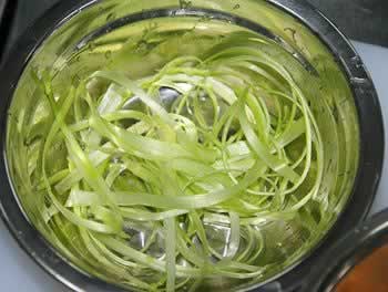 松茸豆腐朴叶烧的做法