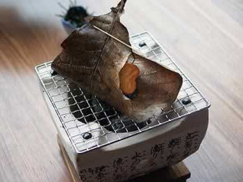 松茸豆腐朴叶烧的做法