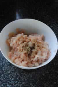 酸豆鸡肉煎饺的做法