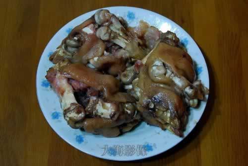 脱骨红烧猪蹄的做法