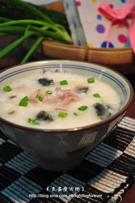 皮蛋瘦肉粥的做法
