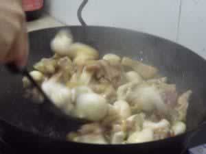 口蘑炒鸡的做法