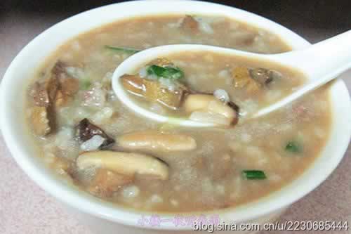 生滚香菇鸡胗粥的做法