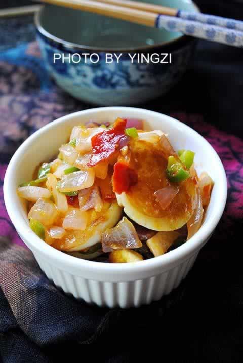 青椒洋葱虎皮蛋的做法