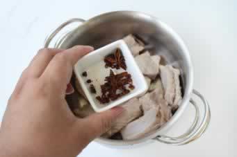 酸菜粉条炖排骨的做法