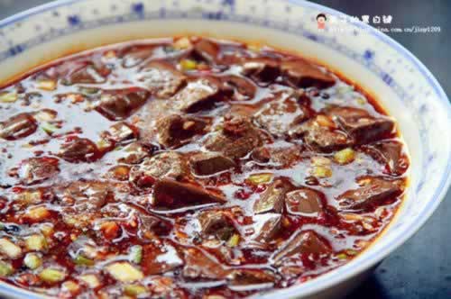 酸辣鱼香鸭血的做法