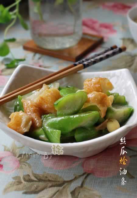 丝瓜烩油条的做法