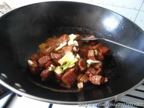 独家秘制经典老味的红烧牛肉的做法