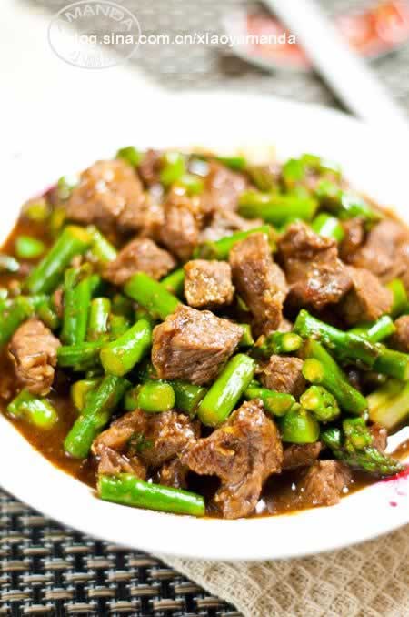 蚝油芦笋牛肉粒的做法