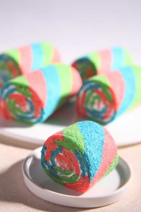 彩虹蛋糕卷的做法