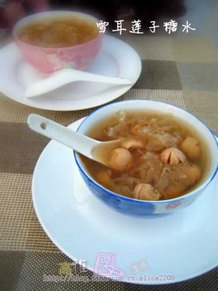 雪耳莲子糖水的做法