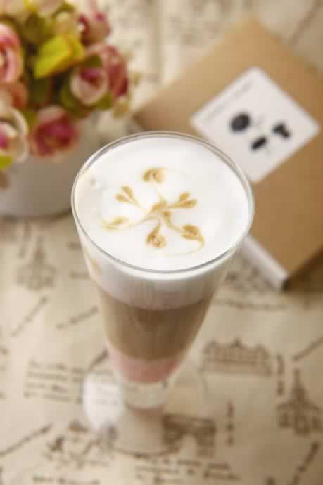 玫瑰冰拿铁的做法