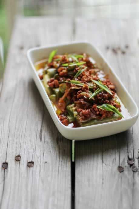 肉沫拌青茄的做法