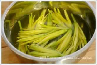 果醋黄花菜的做法
