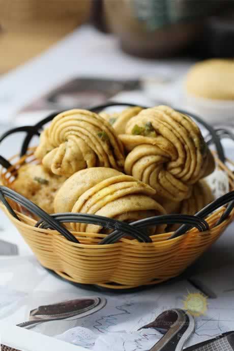 香葱胡萝卜花卷的做法