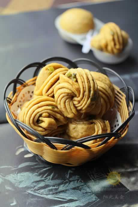 香葱胡萝卜花卷的做法