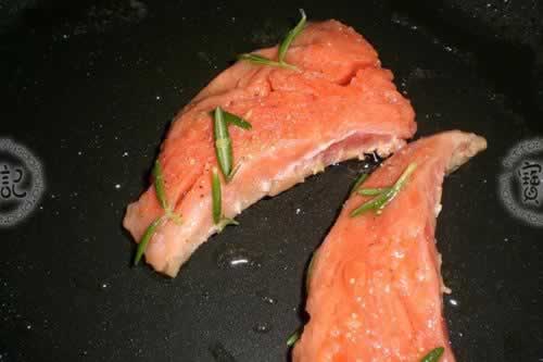 三文鱼南瓜炒饭的做法