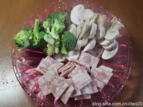 奶油培根蘑菇意面的做法