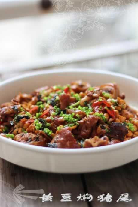 黄豆焖猪尾的做法