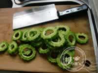 梅菜蒸苦瓜的做法