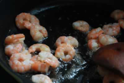 翡翠虾仁的做法