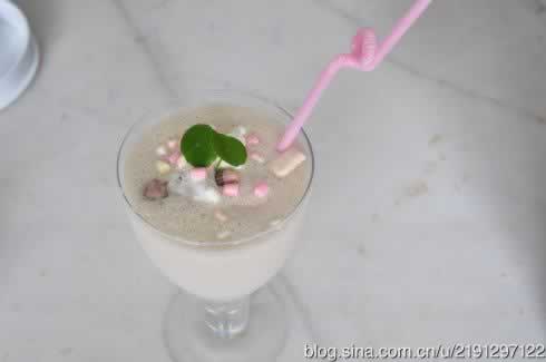 香蕉冰淇淋奶昔的做法