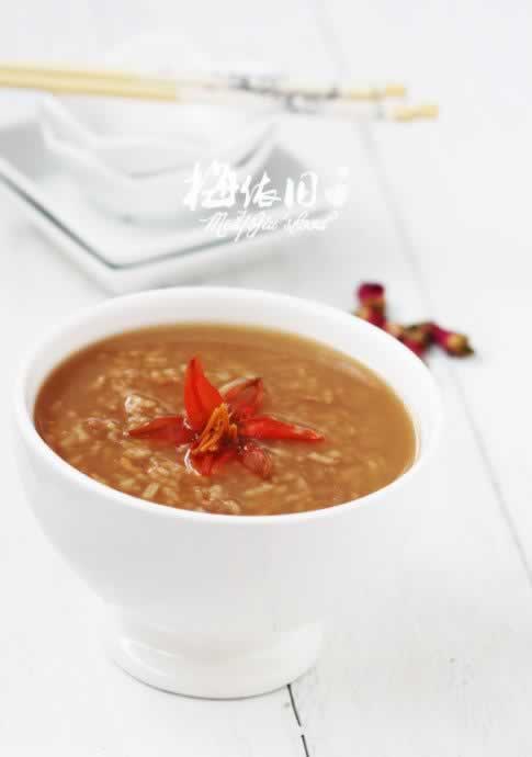 红茶玫瑰粥的做法