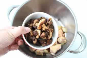 香菇炖仔鸡的做法