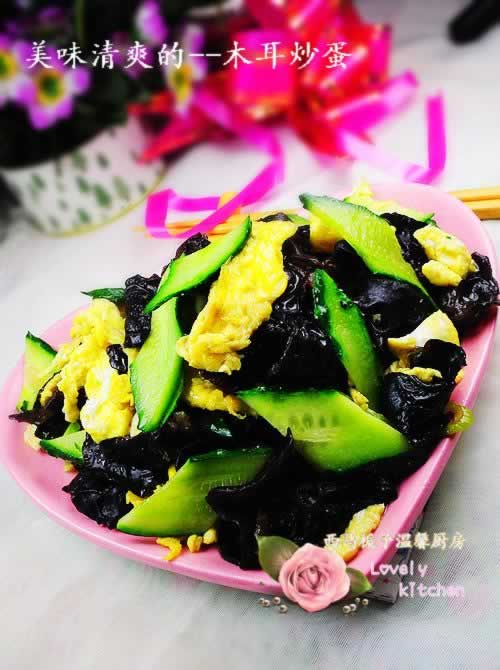 木耳炒蛋的做法