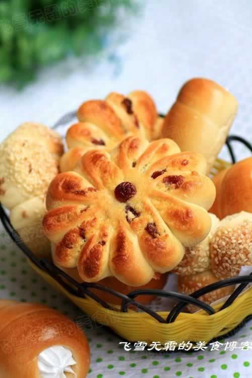 椰蓉花形面包的做法