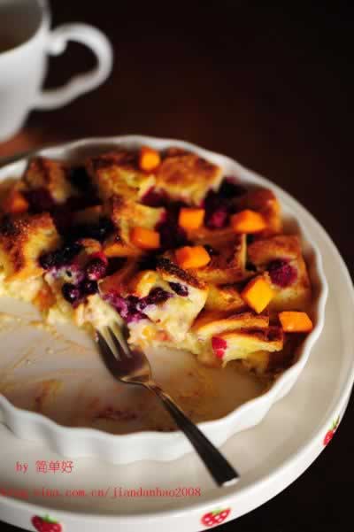 莓果奶油面包布丁----看平淡吐司如何轻松变身为华丽甜品的做法