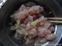 火龙果炒鸡丁的做法