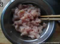 火龙果炒鸡丁的做法