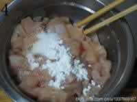 火龙果炒鸡丁的做法