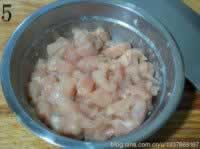 火龙果炒鸡丁的做法