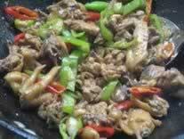 干锅香辣啤酒鸡的做法