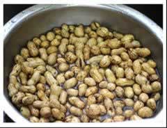 盐煮新鲜花生的做法