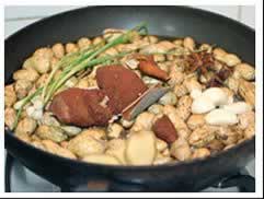 盐煮新鲜花生的做法