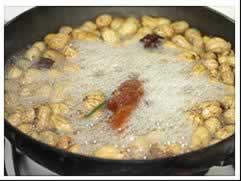 盐煮新鲜花生的做法