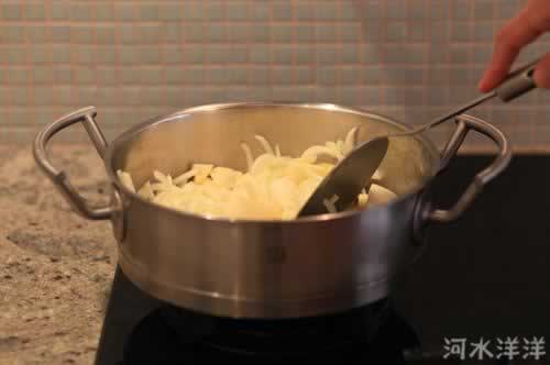 三文鱼酥皮浓汤的做法