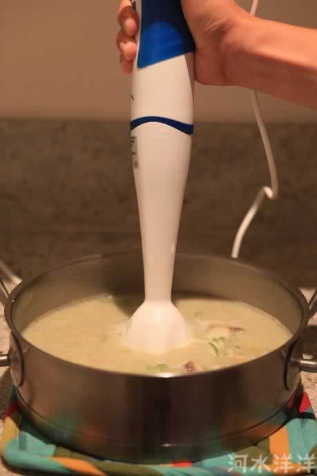 三文鱼酥皮浓汤的做法