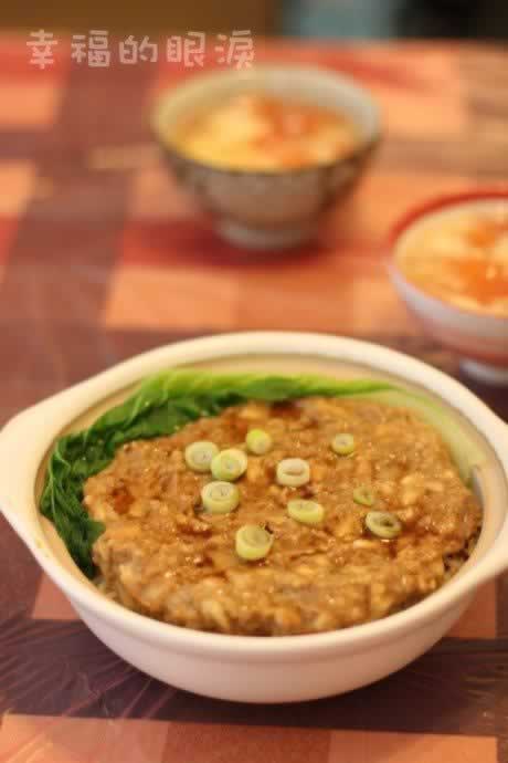 马蹄肉饼煲仔饭的做法