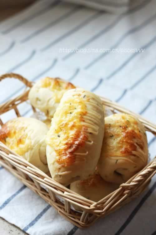 葱香香肠卷的做法