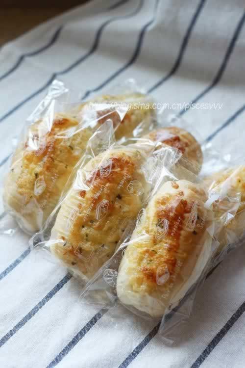 葱香香肠卷的做法