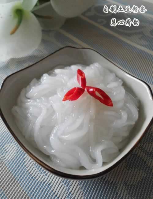 家庭手工自制土豆粉条和土豆淀粉全过程的做法