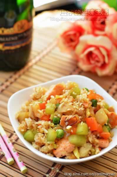 三文鱼什锦炒饭的做法