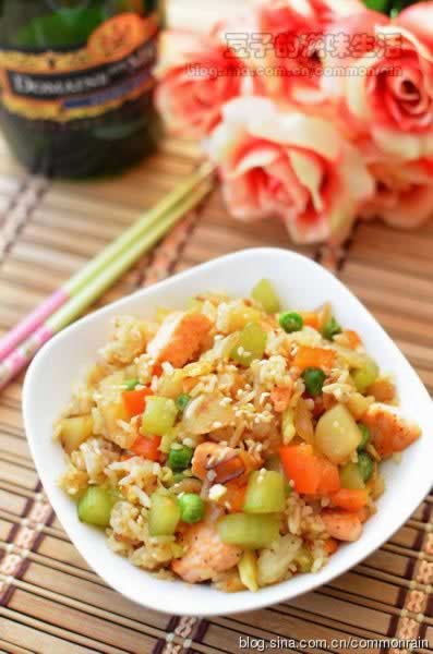 三文鱼什锦炒饭的做法