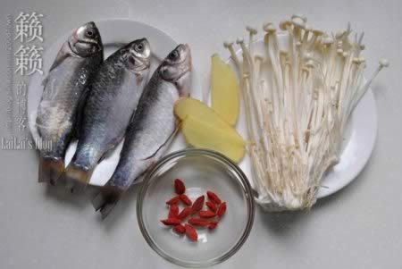 金针菇煮鲫鱼的做法