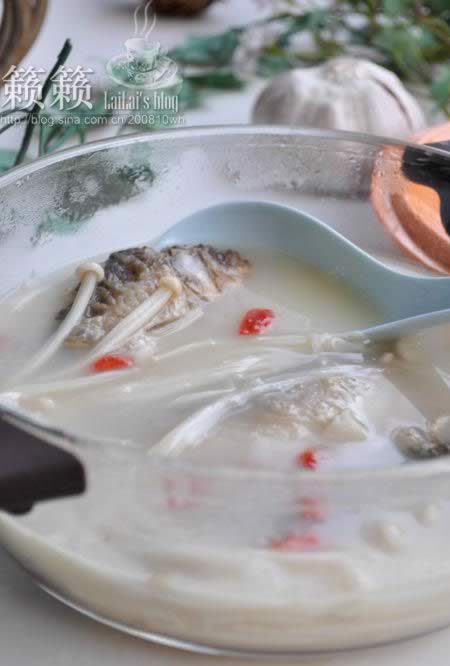 金针菇煮鲫鱼的做法